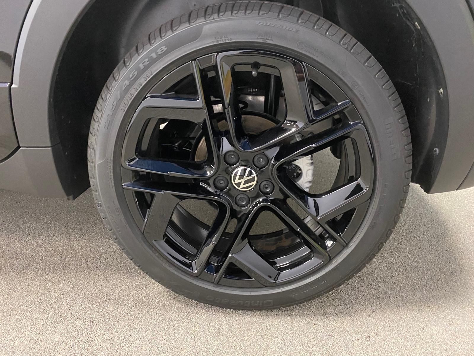 Fahrzeugabbildung Volkswagen T-Cross 1.5 TSI DSG BLACK STYLE R-Line+AHK+ACC++