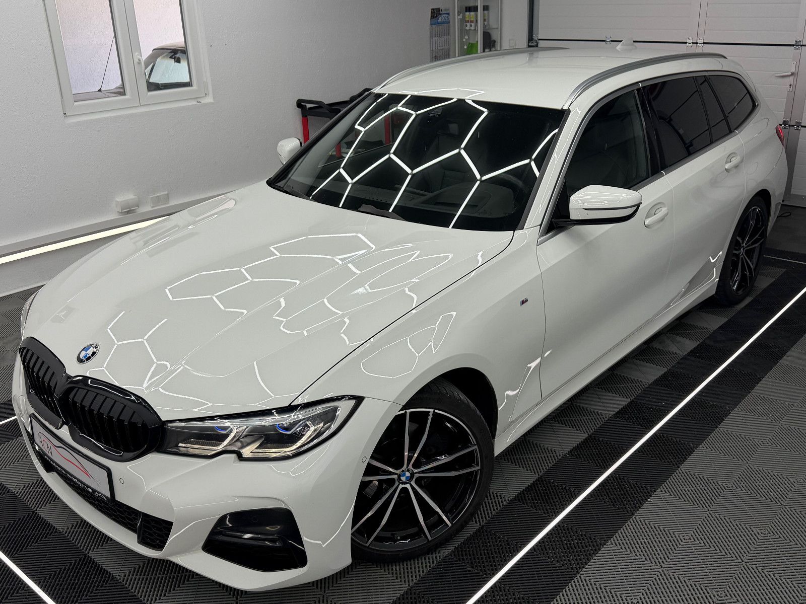 Fahrzeugabbildung BMW 320 d M SPORT/LIVE COCKPIT/MEMORY/HuD/AHK/LASER