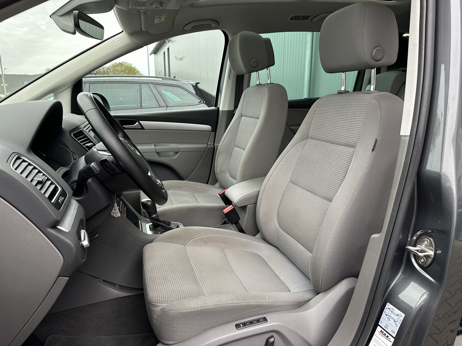 Fahrzeugabbildung Volkswagen Sharan 1.4 TSI DSG 7-Sitzer CL NAV+XEN+AHK+PANO