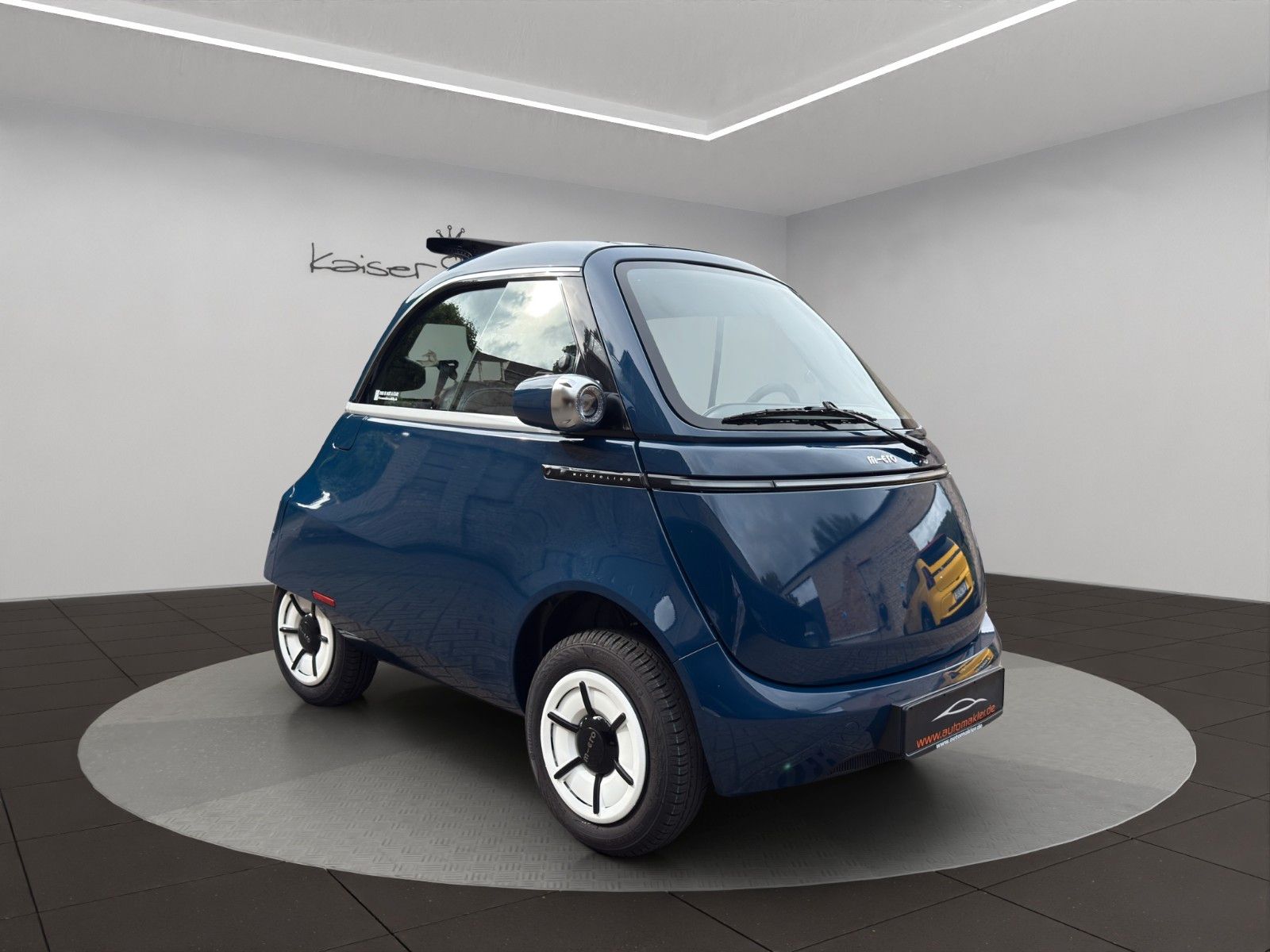 Microlino Pioneer Edition *1. Hand*1of 999* imagem 3