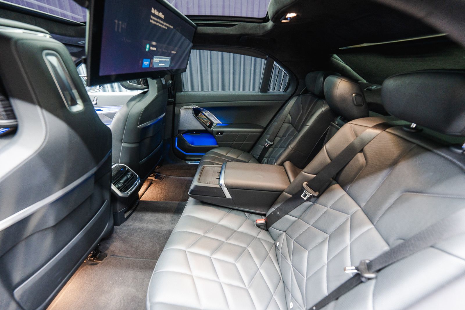 Fahrzeugabbildung BMW 740 d xDrive *M Sport Pro*Iconic Glow*Theater TV