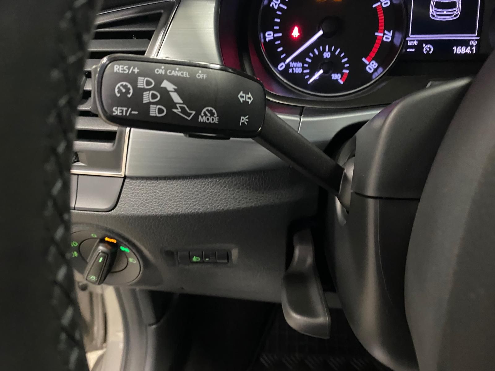Fahrzeugabbildung SKODA Fabia 1.0 TSI DSG Ambition+Allwetter+PDC+1.Hand+