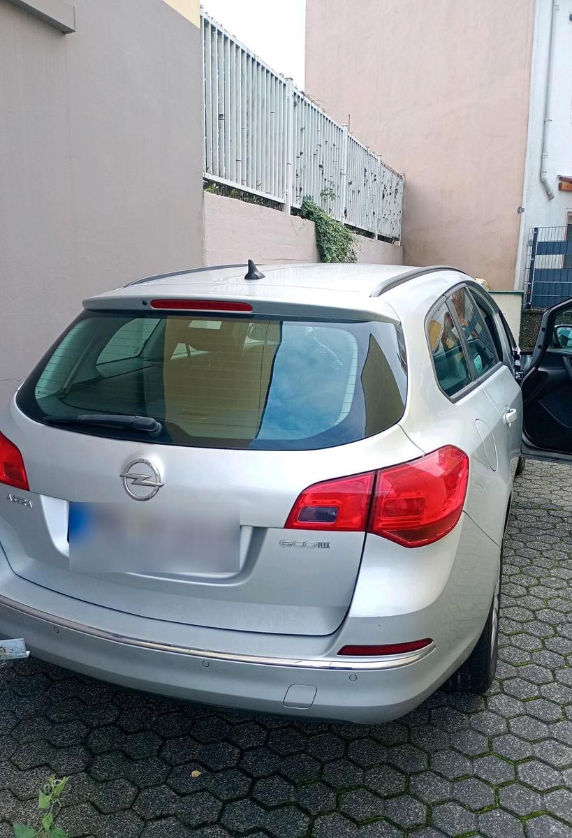 Opel Astra 2014 — салон
