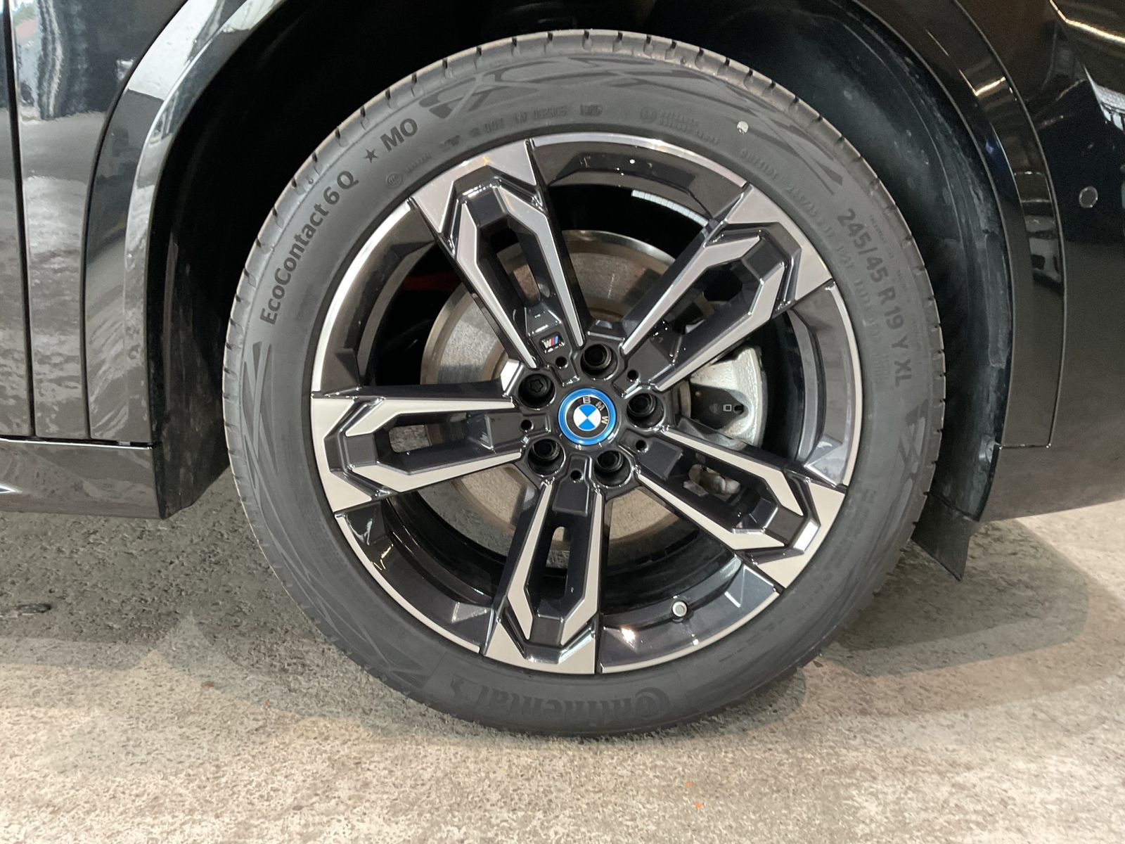 Fahrzeugabbildung BMW iX2 xDrive30 |Aktivsitz |M Sportpaket |19 M LMR