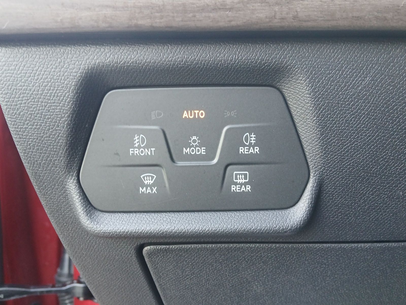 Fahrzeugabbildung SEAT Leon eTSI Xcellence DSG LED GRA RFK SH 18"