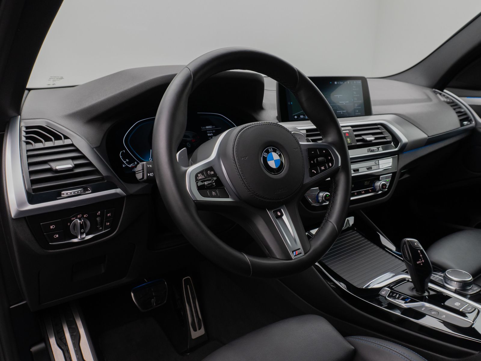 Fahrzeugabbildung BMW X3 xD30e M Sport Kamera HUD DAB HiFi AHK Komfort