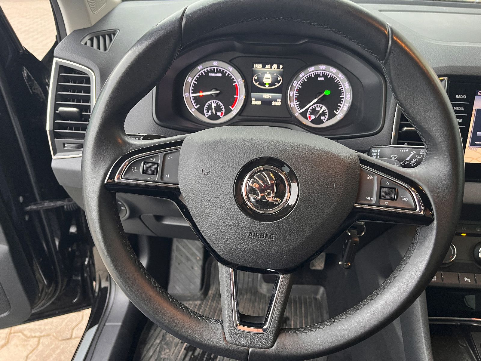 Fahrzeugabbildung SKODA Karoq Ambition 1.0 DSG