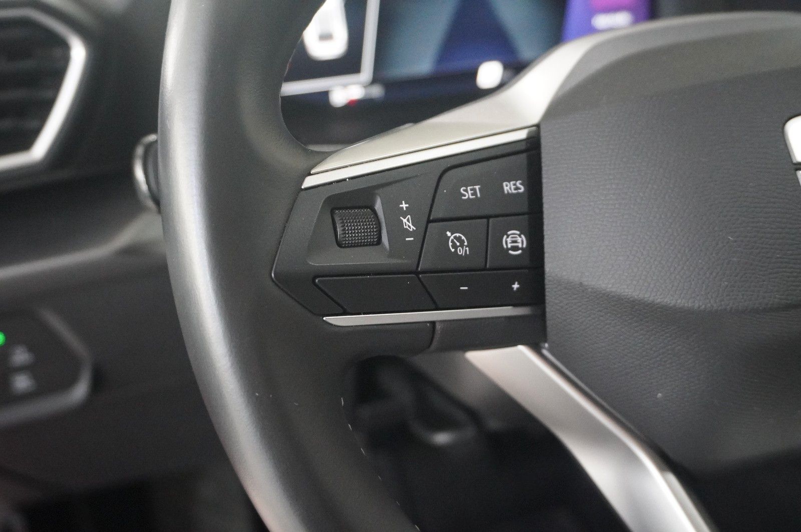 Fahrzeugabbildung SEAT Leon ST 2.0 TSI STYLE NAVI/LED/KAMERA/VIRT./DAB+