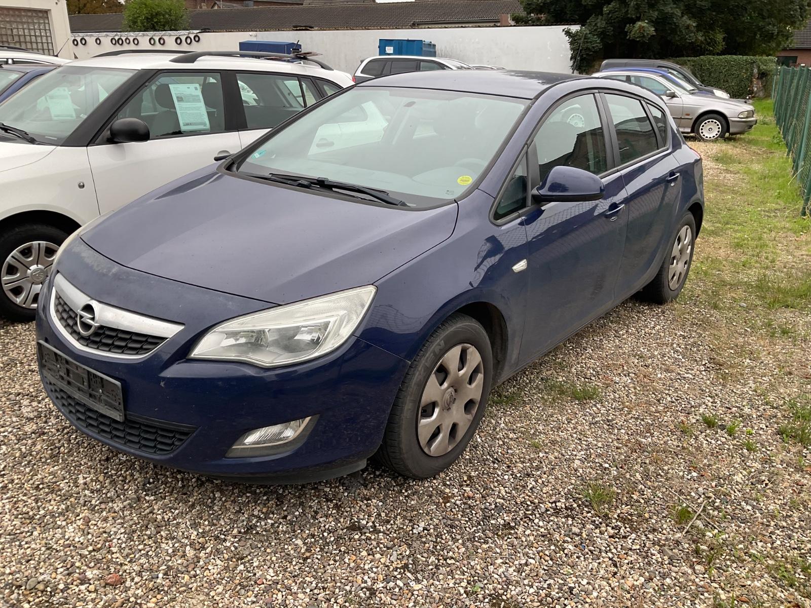 Opel Astra J Lim. 5-trg. Selection