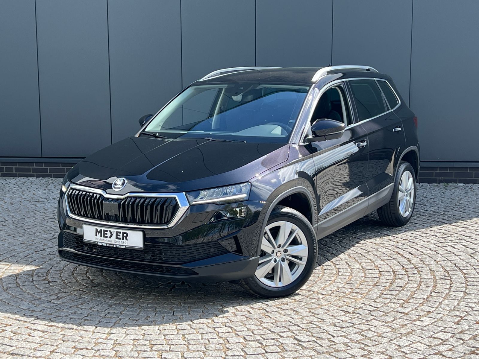 Fahrzeugabbildung SKODA Karoq Selection 1.5 TSI DSG *Standheizung, Kamer
