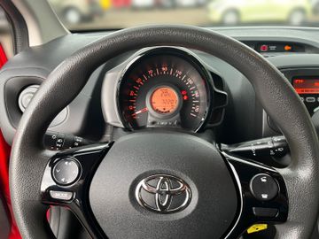 Toyota Aygo AYGO 1,0 Klima & Radio ,wenige Kilometer