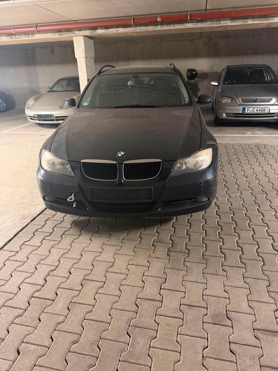 BMW 320 2005 — interior