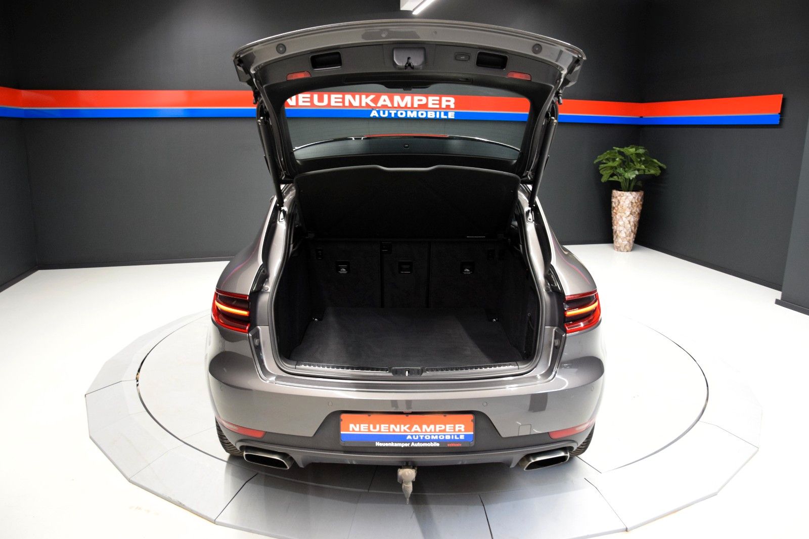 Fahrzeugabbildung Porsche Macan PDLS Leder Pano Memory PASM Kamera CarPlay