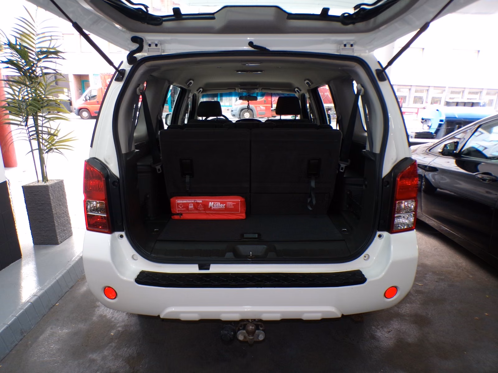 Nissan Pathfinder LE 2.5 dCi 190 ch BVM 4x4 / 7 places / 152 000 km / Toit ouvrant / Cuir / Attelage 3t