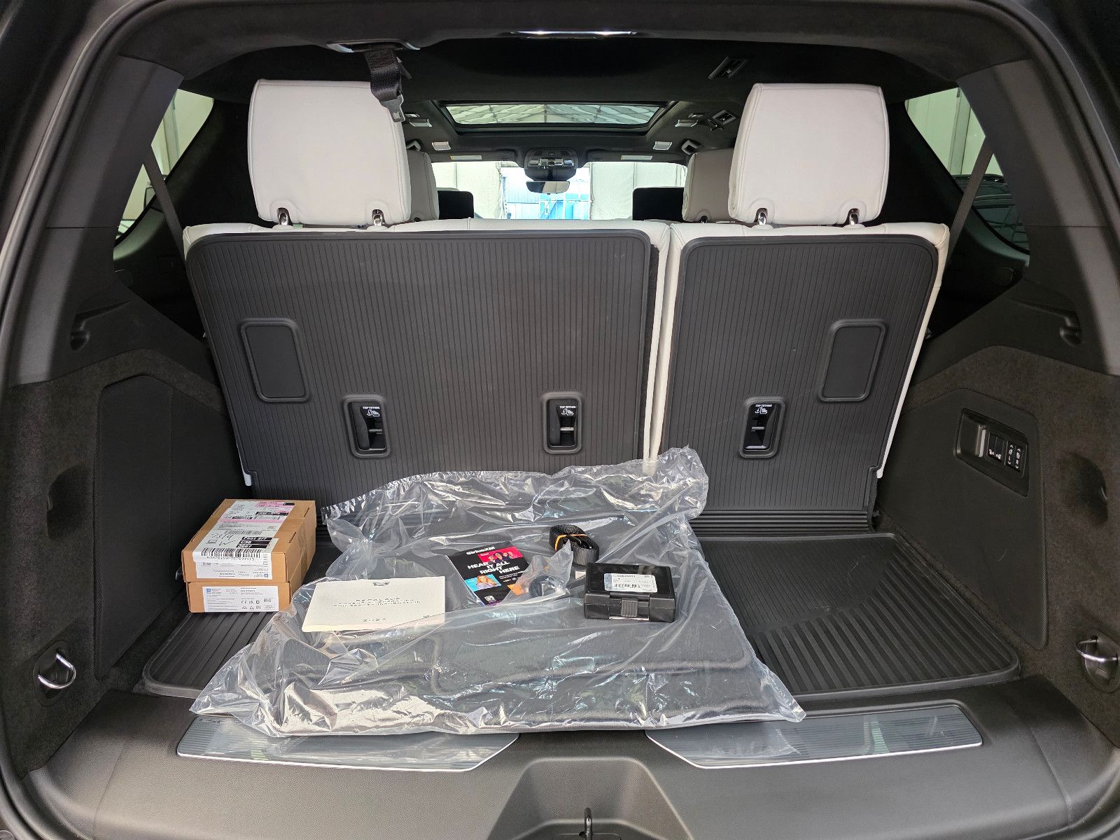 Fahrzeugabbildung Cadillac Escalade Sport Platinum T1: 129.000 EUR, Stock !