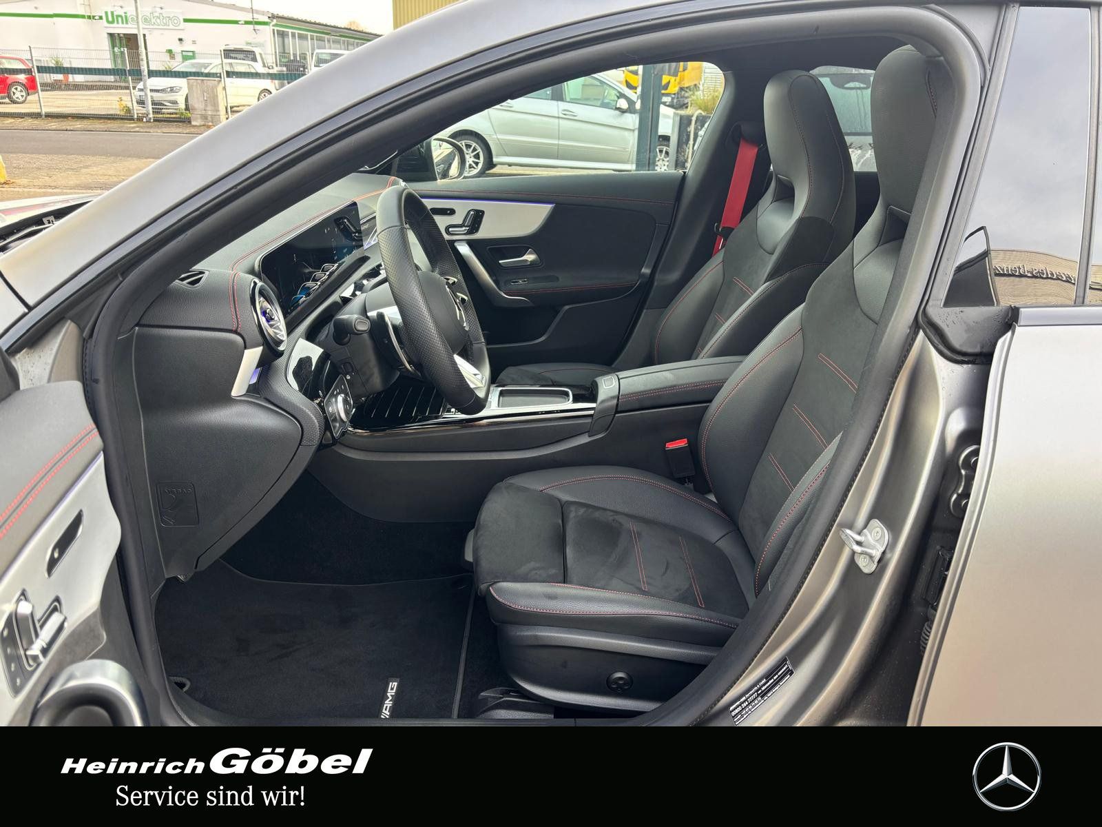 Fahrzeugabbildung Mercedes-Benz AMG CLA 35 4M PANO*BURMESTER*DISTRONIC*MEMORY*