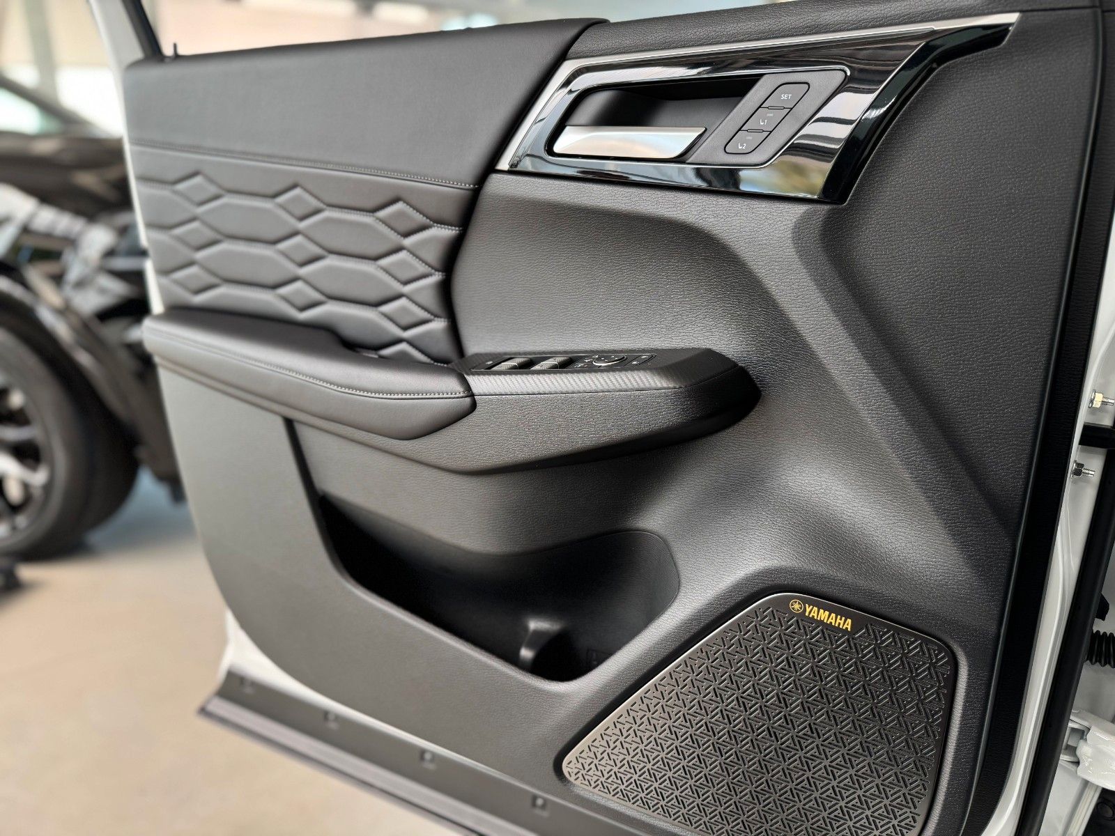 Fahrzeugabbildung Mitsubishi Outlander 2.4 PLUG-IN HYBRID 4WD TOP