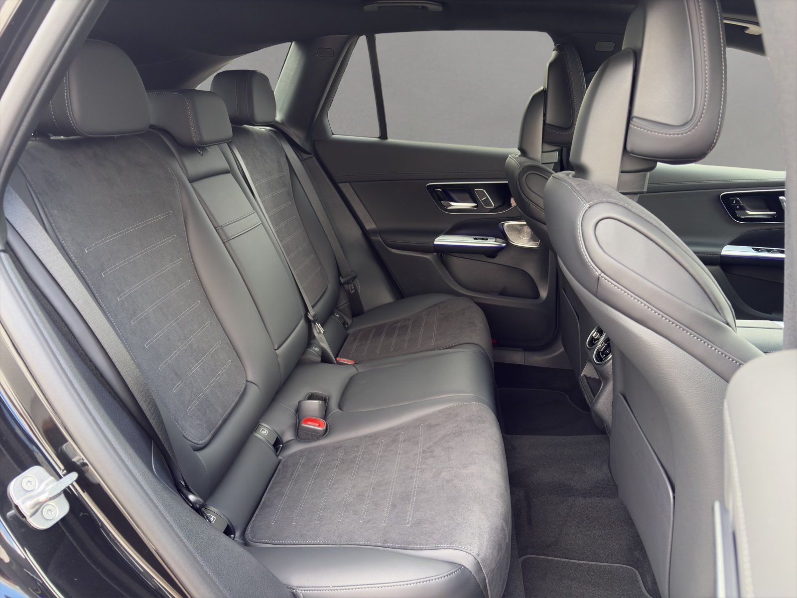 Fahrzeugabbildung Mercedes-Benz GLC 220 d 4M AMG-Line Pano AHK Burm Distr 360°