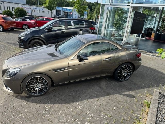 Fahrzeugabbildung Mercedes-Benz SLC 300 AMG Line AIRSCARF MEMORY LED