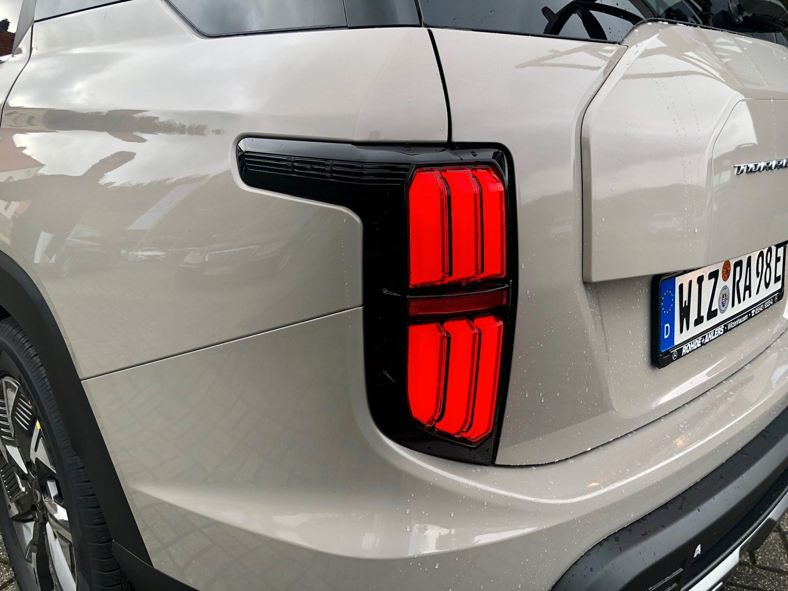 Fahrzeugabbildung Ssangyong Torres EVX PLATINUM WÄRMEPUMPE+NAVI+