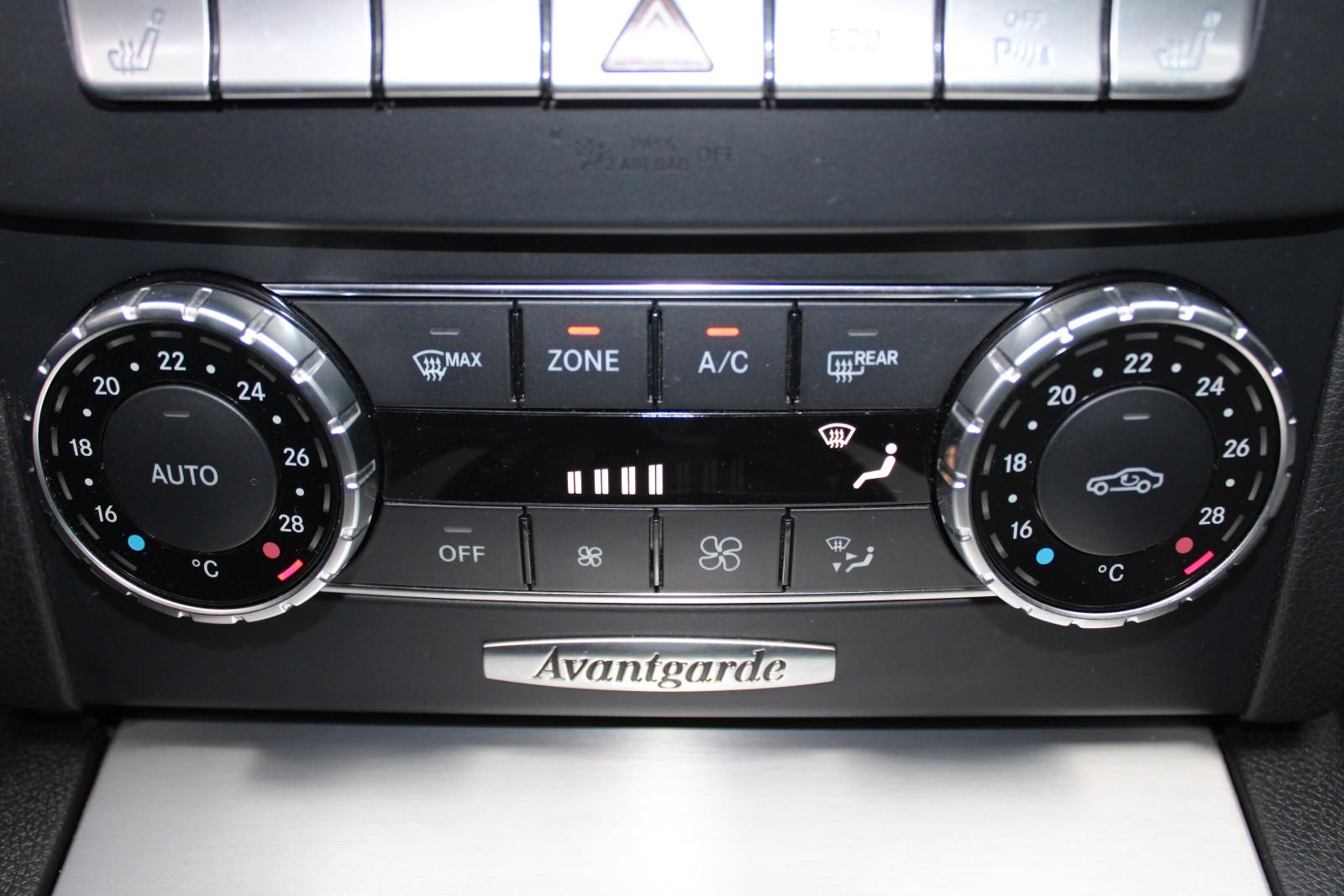 Mercedes-Benz C250 2013 — photo 25