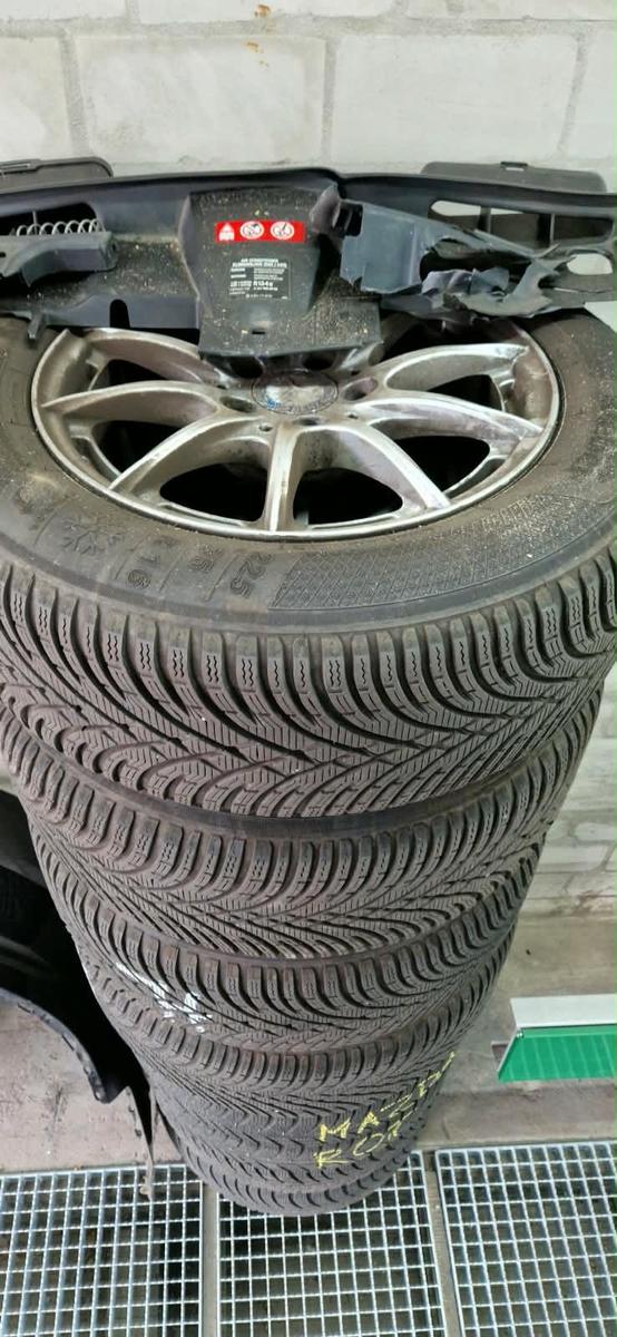 Mercedes-Benz E220 2011 — photo 30