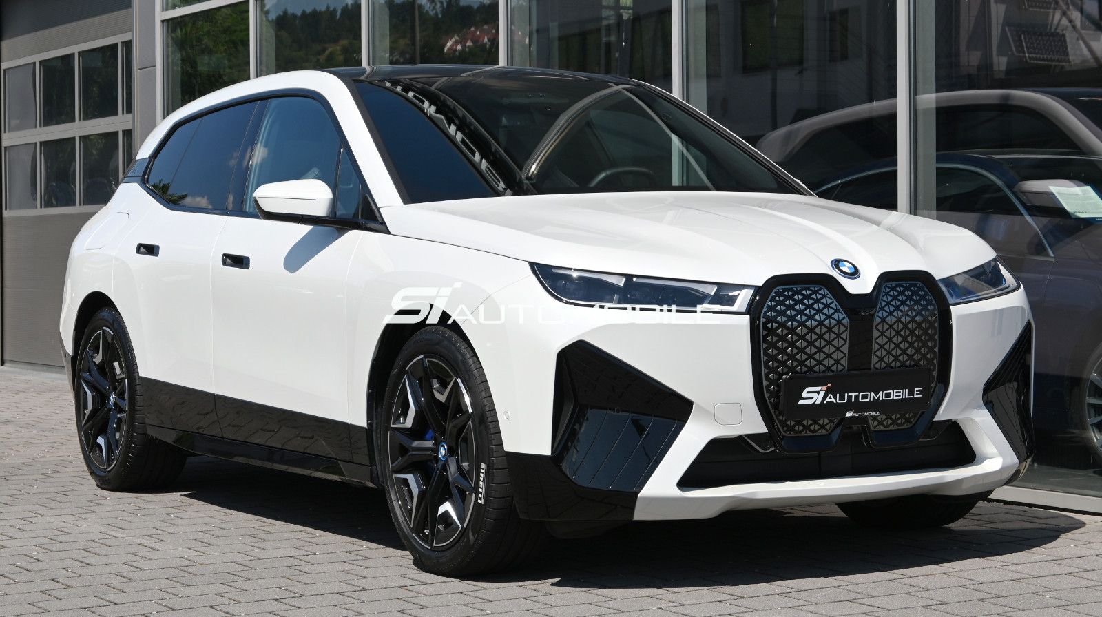 Fahrzeugabbildung BMW iX xDrive50 °AHK°AMIDO°LUFTFEDERUNG°PARKING PROF