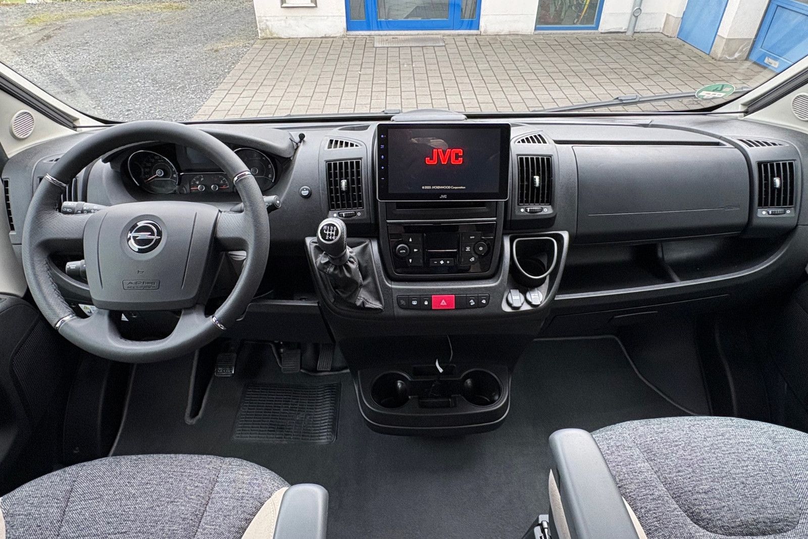 Fahrzeugabbildung MegaMobil 600 Classic - TV-Lithium-Solar-AHK-Media-18