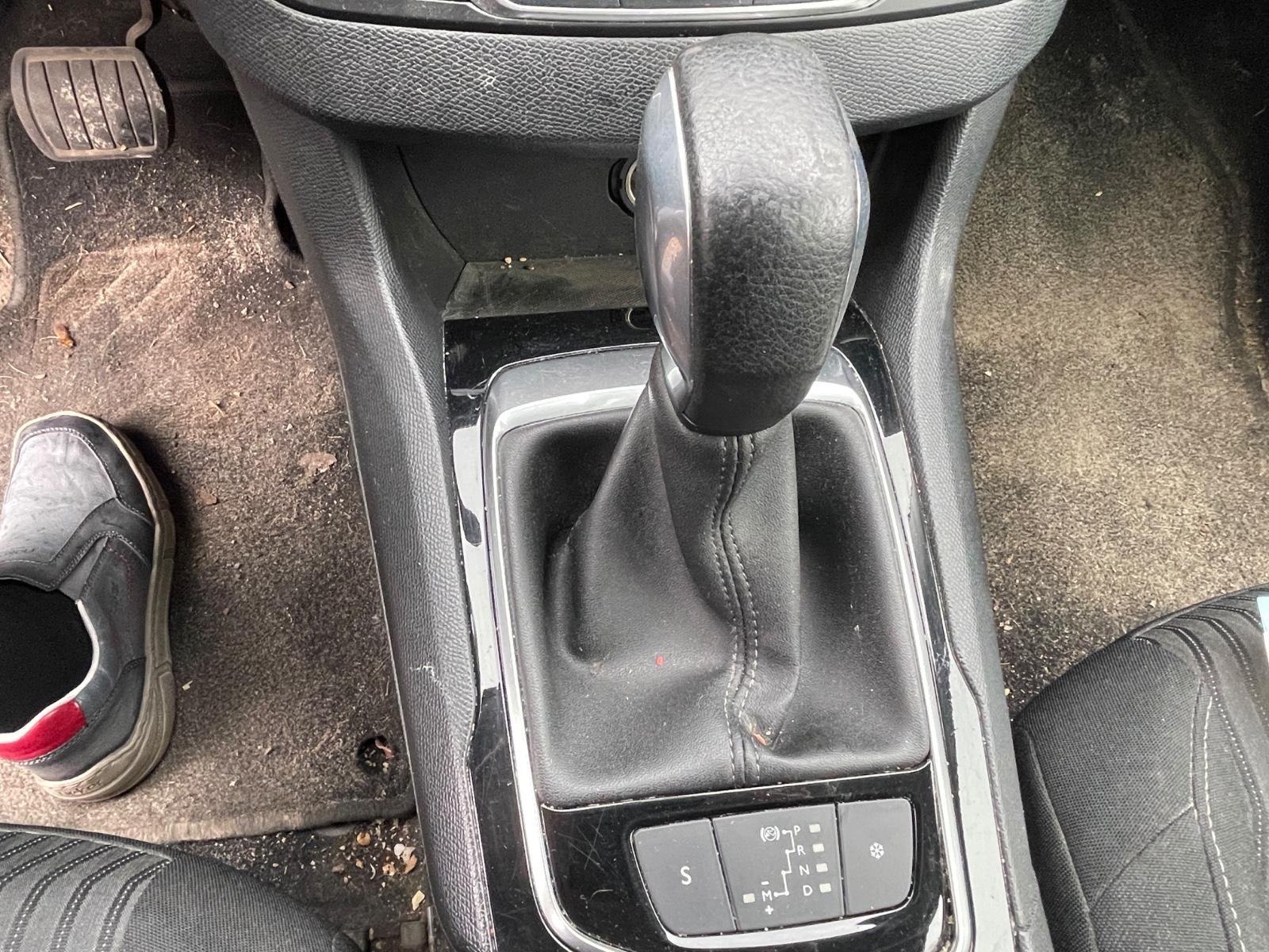 Peugeot 308 2015 — photo 21
