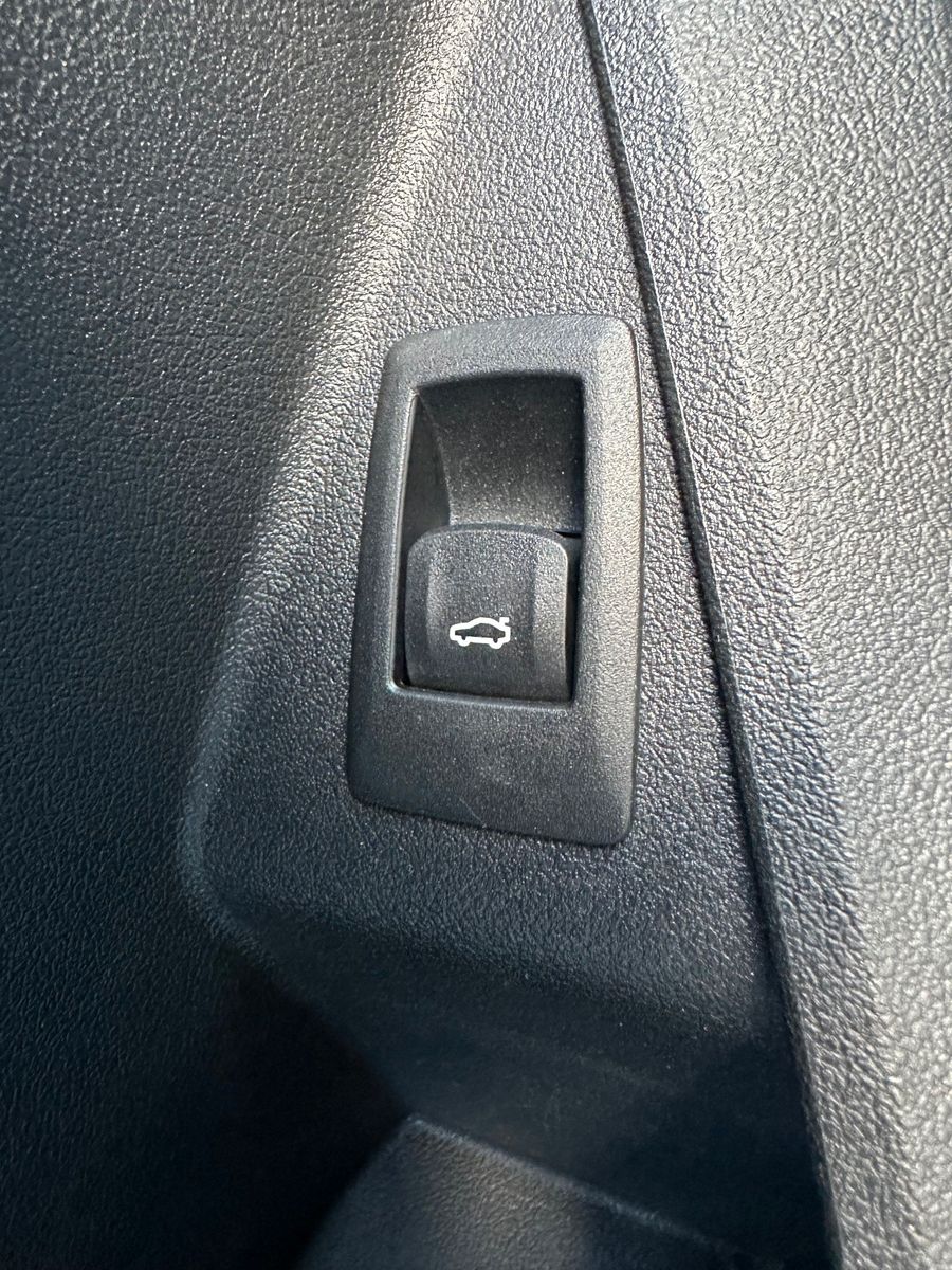 Fahrzeugabbildung BMW 118 i M-Sport NAV+LED+KAMERA+H&K+DA