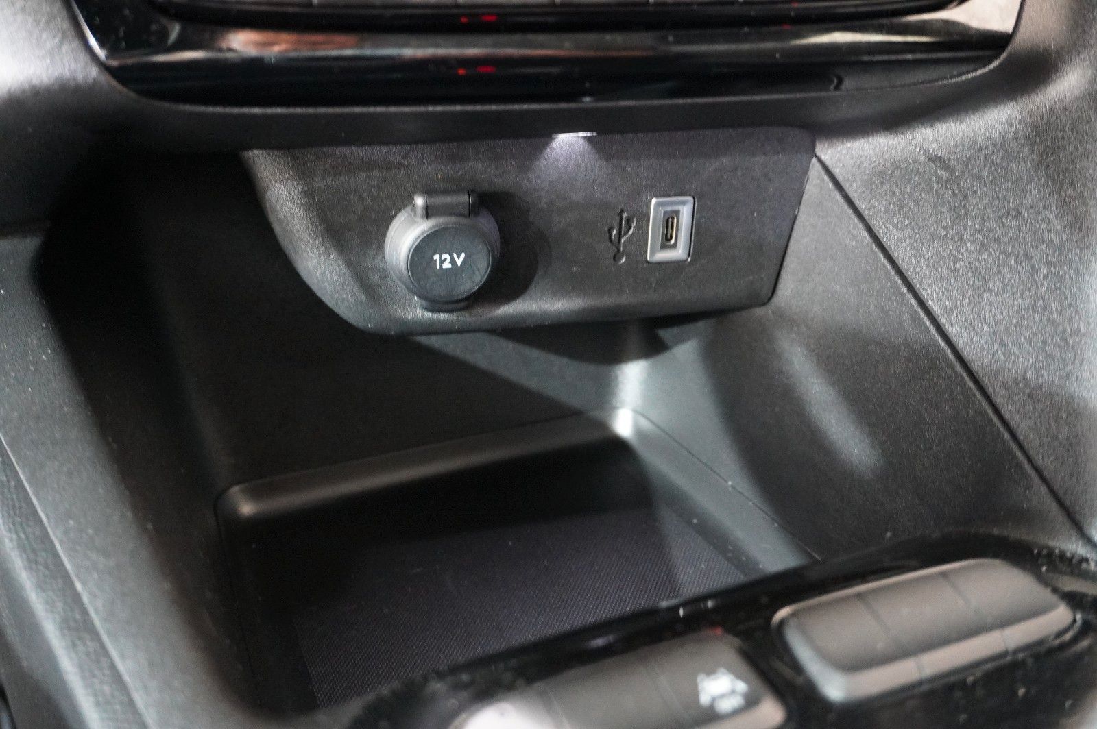 Fahrzeugabbildung Opel Corsa F 1.2T EDIT. 48V DCT NAVI/LED/SPORT/SH/DAB