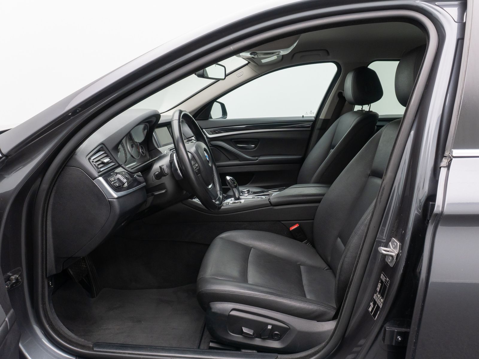 Fahrzeugabbildung BMW 520d  Aut Kamera NaviBusiness HiFi BiXenon Leder