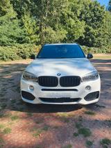 BMW X5 xDrive40d M-Sportpaket*HUD*PANORAMA*STANDH - BMW X5 Gebrauchtwagen in Frankfurt