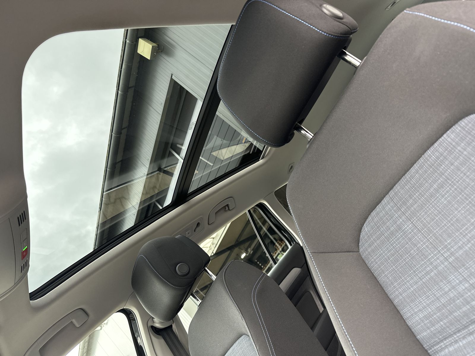 Fahrzeugabbildung Volkswagen Passat Variant 1.4 TSI DSG GTE NAV+LED+PANO+ACC