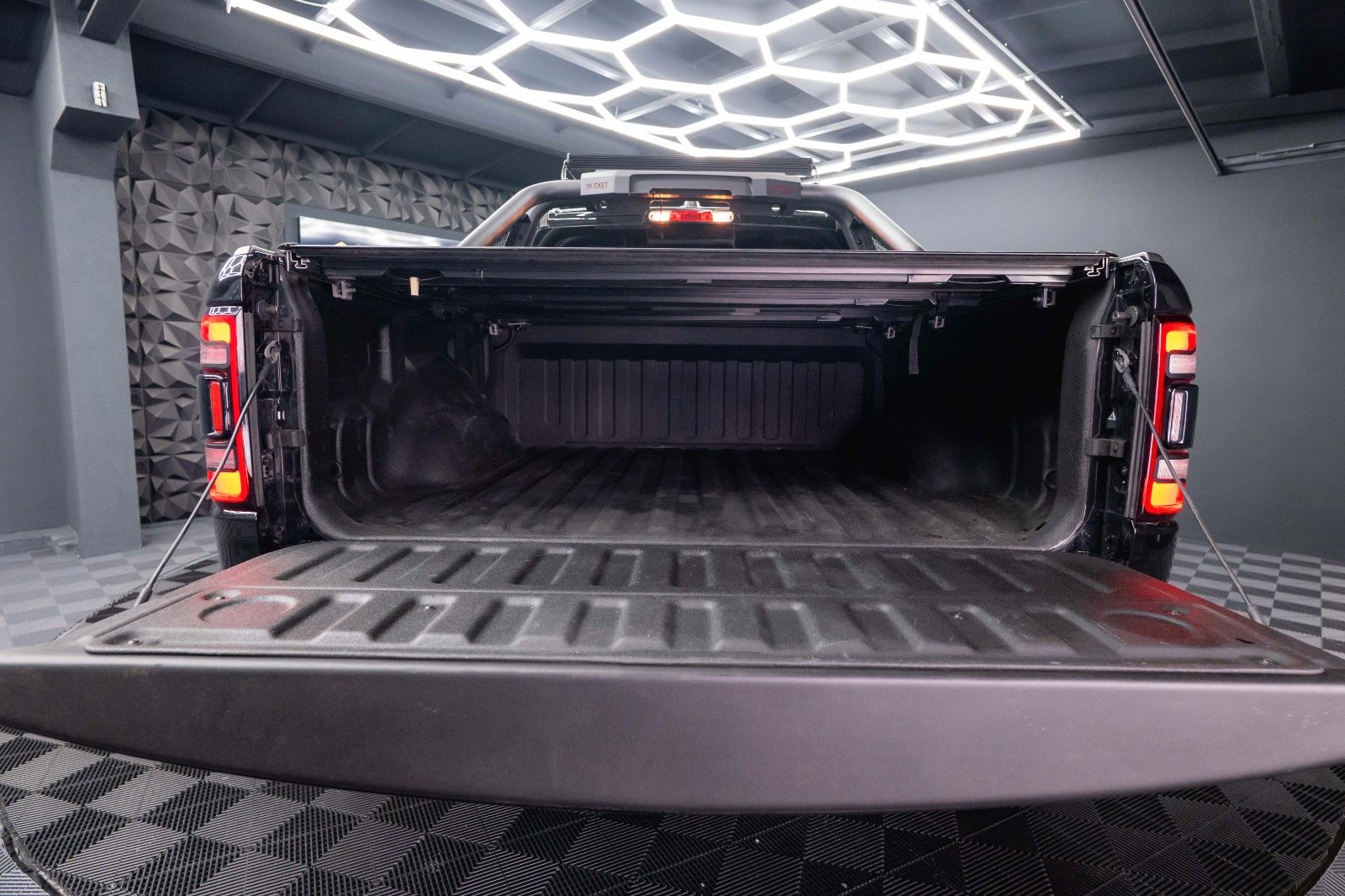 Fahrzeugabbildung Dodge RAM 5.7 V8 HEMI 4x4 REBEL OFFROAD Night AxleLock