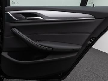Fahrzeugabbildung BMW 530e xD Tour Pano ACC Kamera360° Sportsizt
