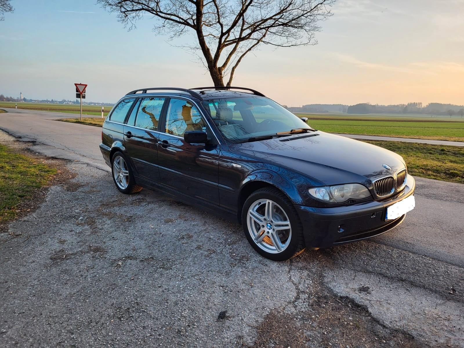 BMW 330 2004 — rear view