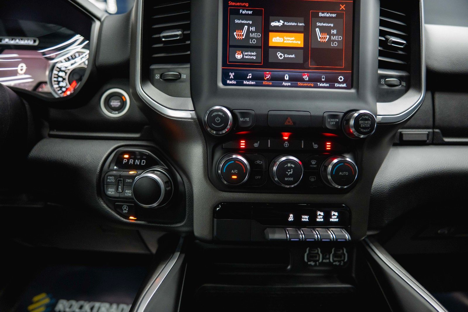 Fahrzeugabbildung Dodge RAM 5.7 V8 HEMI 4x4 OFFROAD Night-Paket *LED*19%