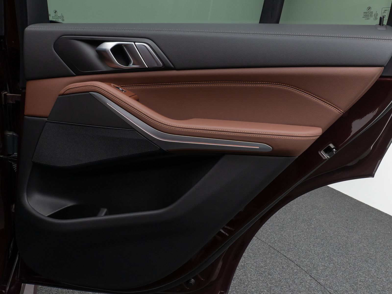 Fahrzeugabbildung BMW X5 xD30d M Sport Kamera HUD DAB HiFi AHK Alarm