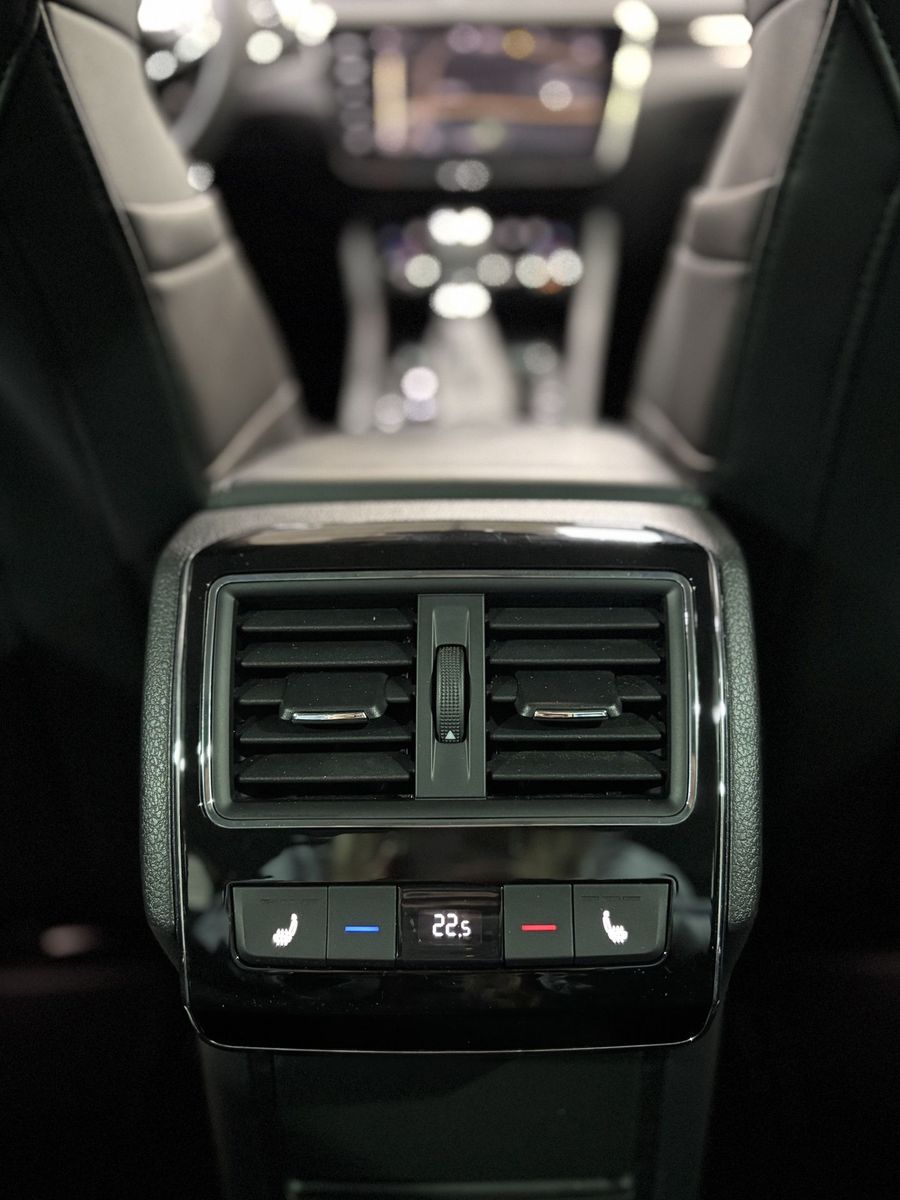 Fahrzeugabbildung SKODA Superb 2.0 TDI L&K#DSG#Matrix#ACC#HUD#Leder