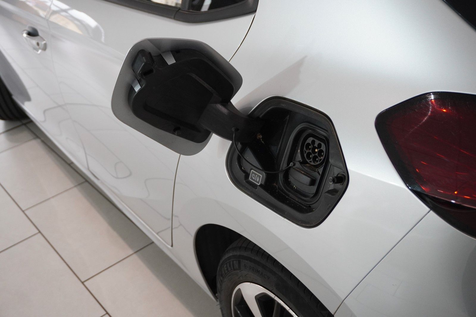 Fahrzeugabbildung Opel Corsa-e F ELEGANCE 1-PHASIG NAVI/LED/KAMERA/DAB+