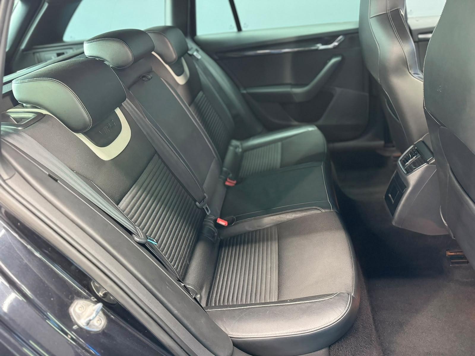 Skoda Octavia Combi RS 220 ch DSG • GPS • CarPlay • Canton • Bi-Xénon • Attelage • Hayon électrique