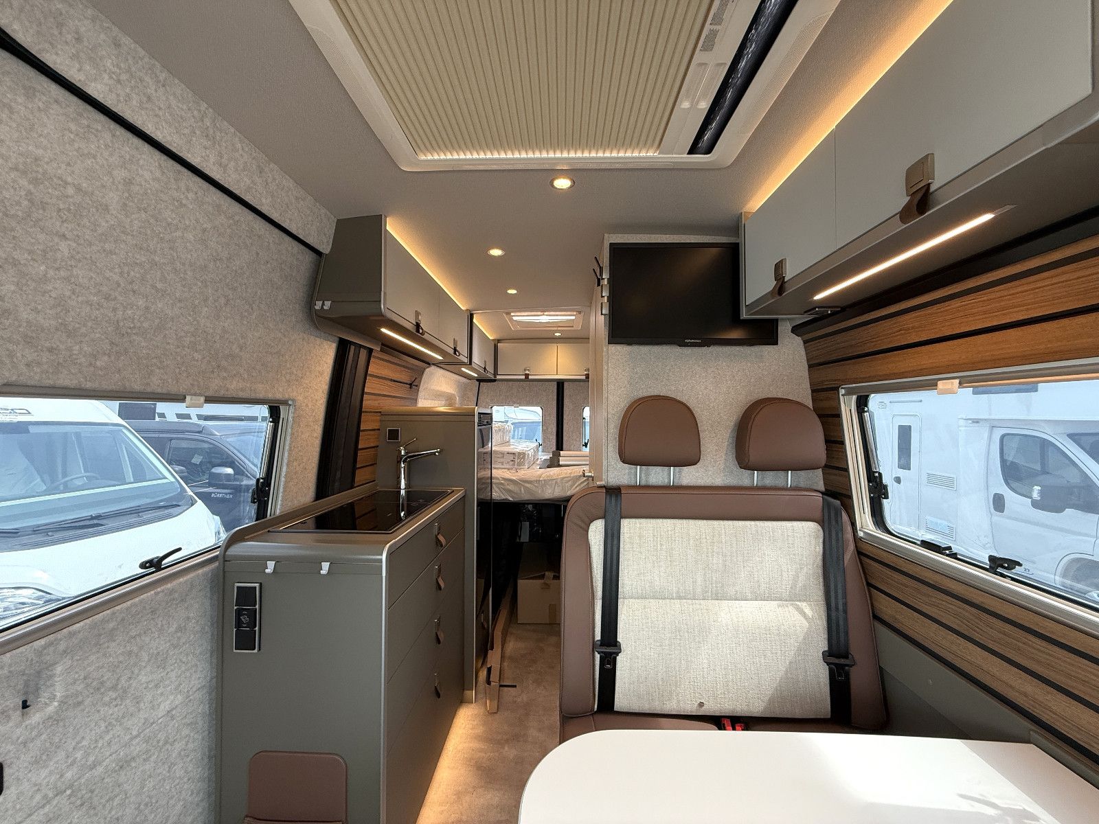 Fahrzeugabbildung HYMER / ERIBA / HYMERCAR Grand Canyon S - MB 600 - 4x4 - 19.986€ Sparen!