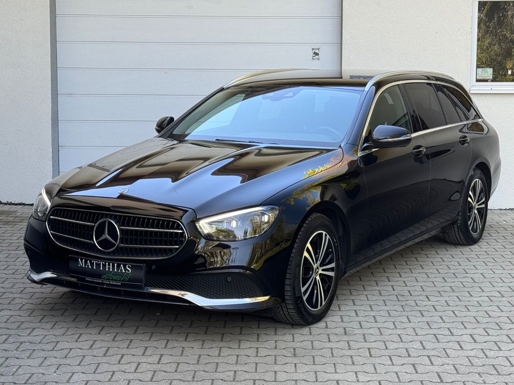 Image of Mercedes-Benz E 220