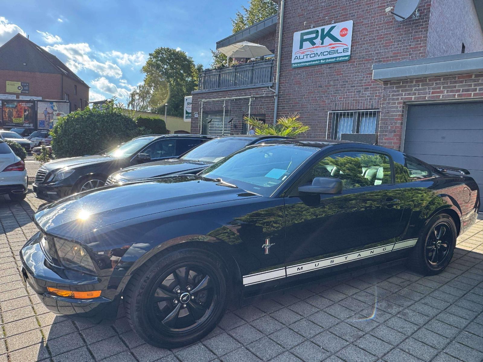 Ford Mustang Pony Paket mit Schaltgetriebe