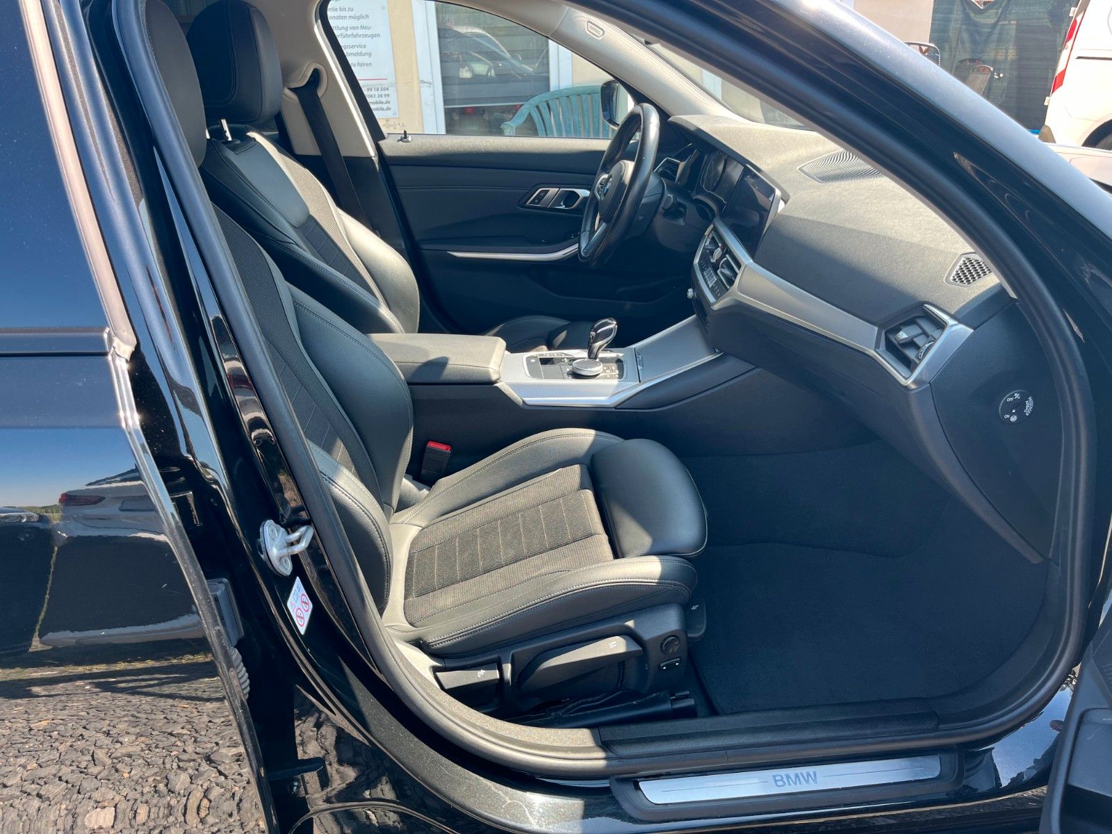 Fahrzeugabbildung BMW 320d xDrive Aut. SPORT LINE Navi LED AHK M Lenkr