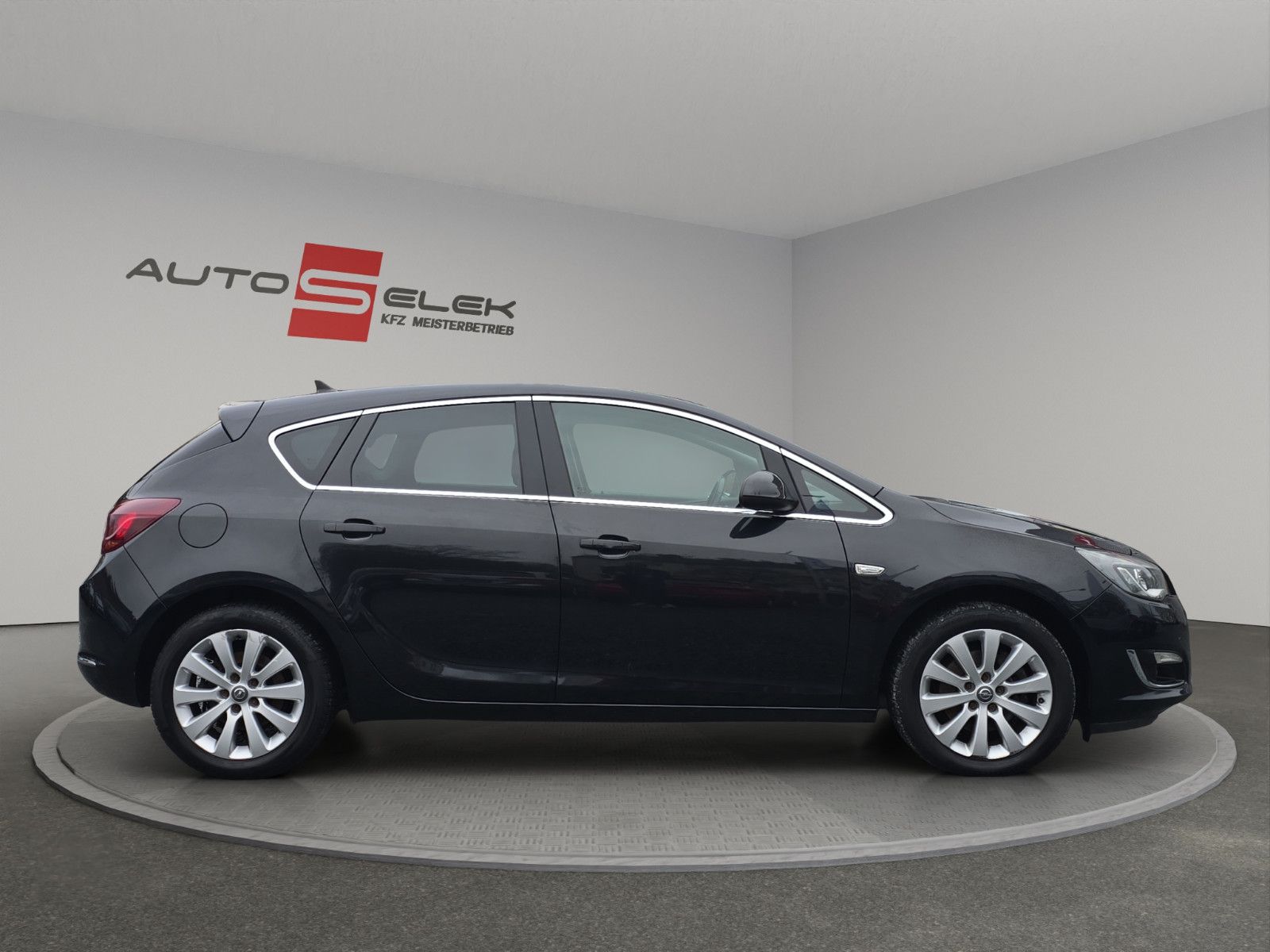 Fahrzeugabbildung Opel Astra J Exklusiv KLIMA NAVI TEMPOMAT TÜV NEU