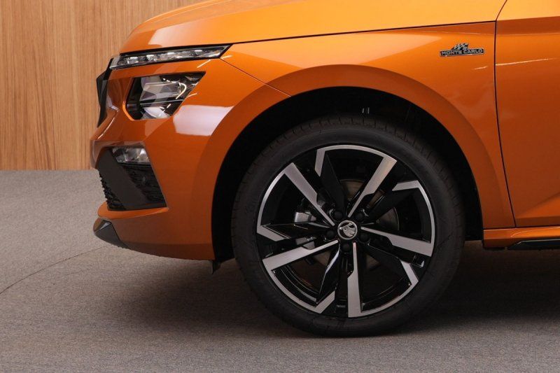 Fahrzeugabbildung SKODA Kamiq Monte Carlo 1.0 TSI DSG MATRIX-LED+SUNSET+
