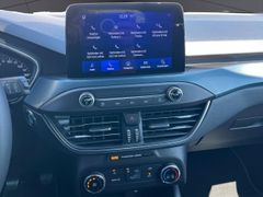 FORD Focus Lim. Active KLIMA,NAVI,PDC,TEMPOMAT,LED FORD Focus Lim. Active KLIMA,NAVI,PDC,TEMPOMAT,LED