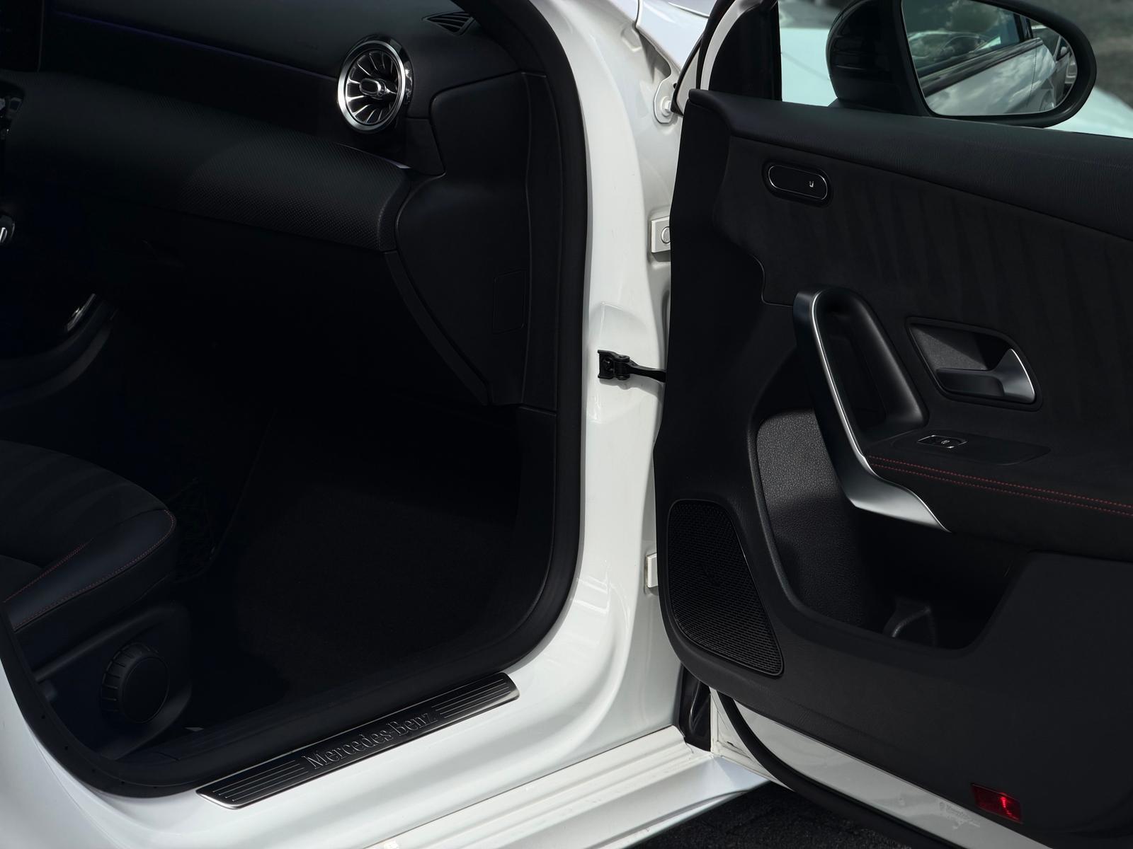 Mercedes-Benz A250*AMG*AHK*Digital*Ambiente*Pano*LED*Alcantara